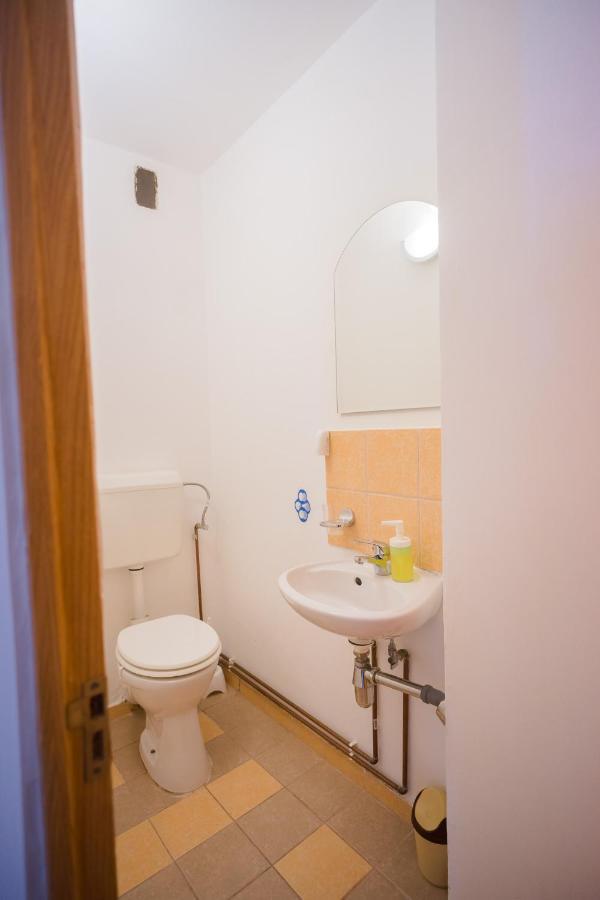 Rustic & Spacious 3Br Apartment Boekarest Buitenkant foto